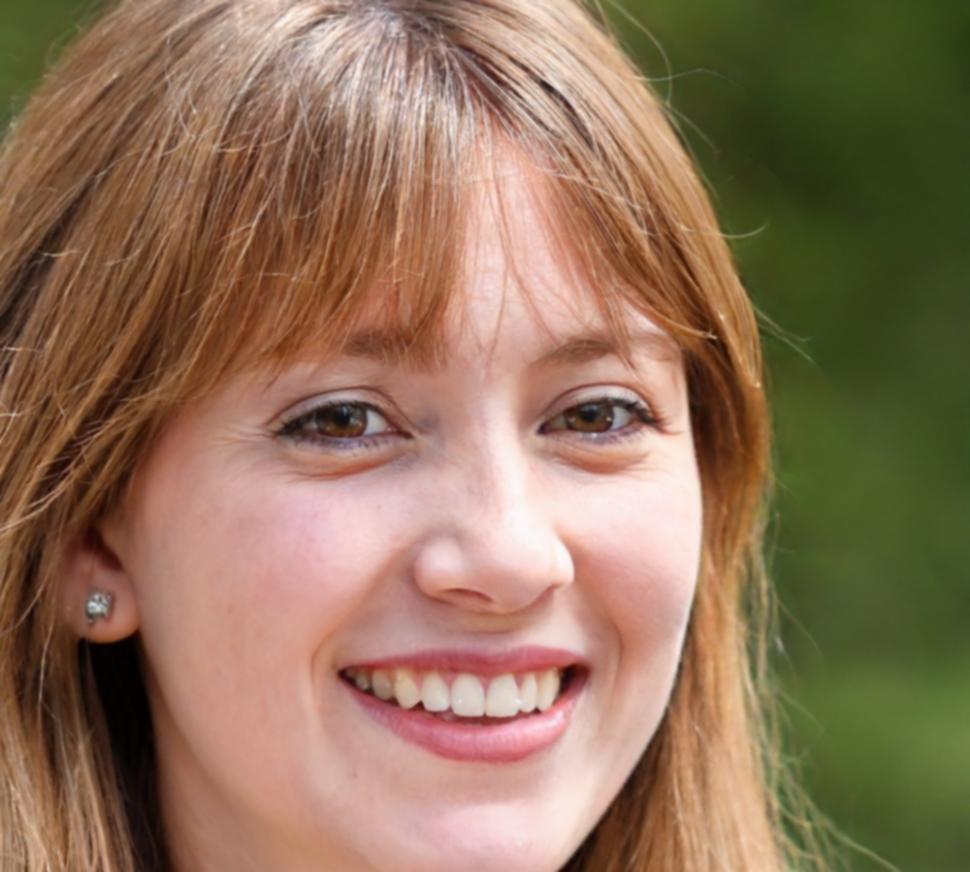 Portrait professionnel d'une participante satisfaite