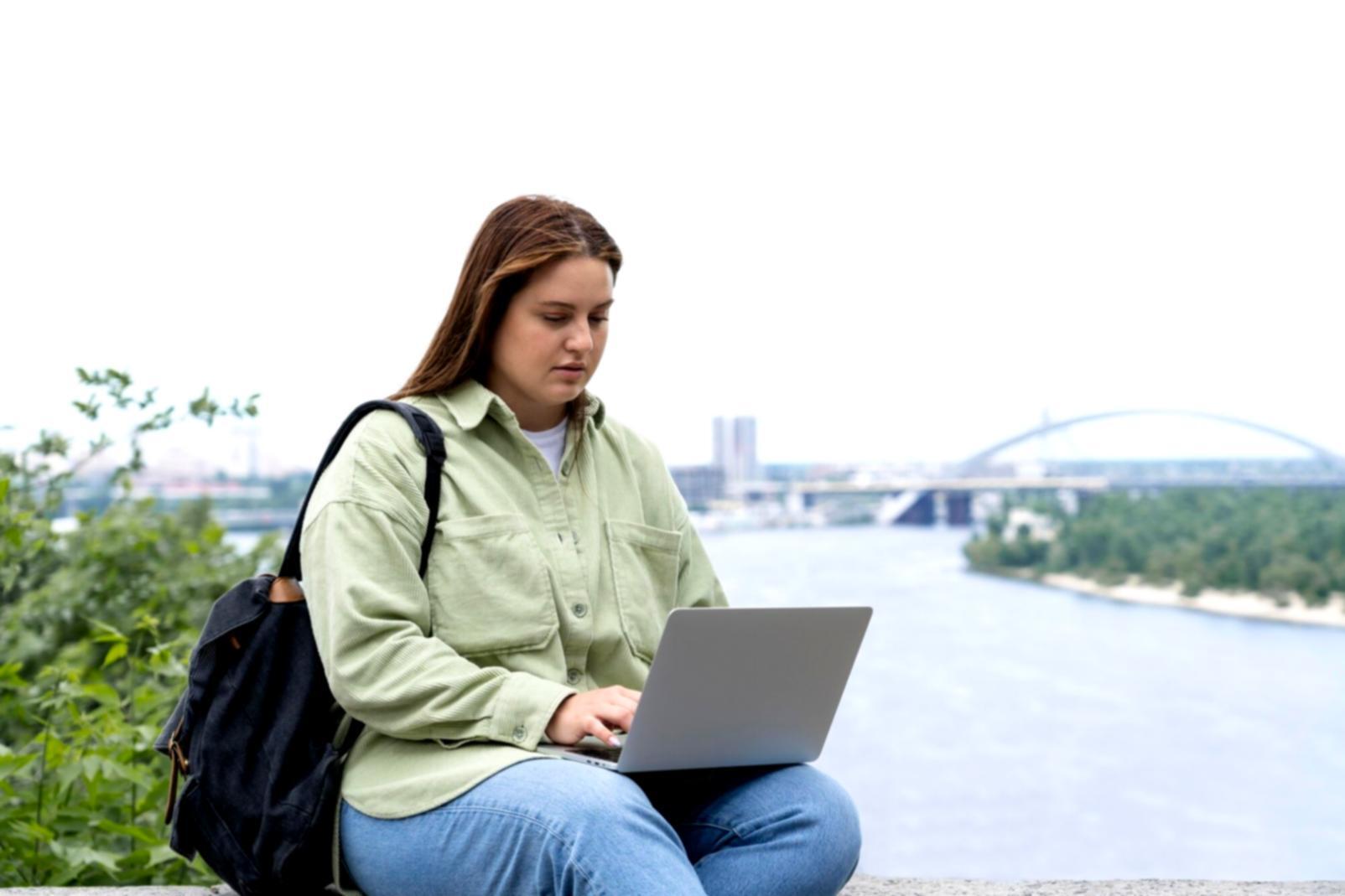 Session de formation interactive avec participants engagés